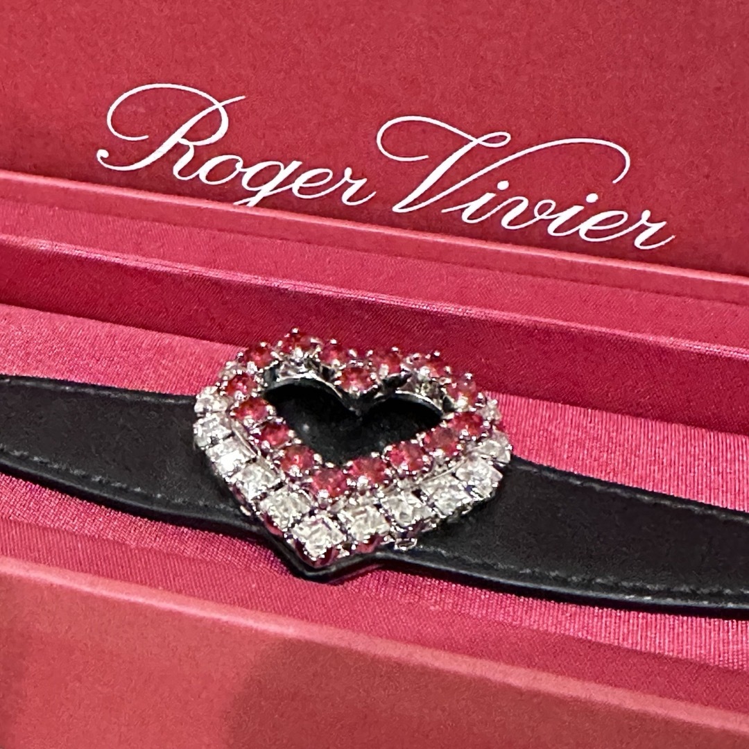 ROGER VIVIER(ロジェヴィヴィエ)のRoger Vivierダブルハートビジューバックル バングルブレスレット レディースのアクセサリー(ブレスレット/バングル)の商品写真