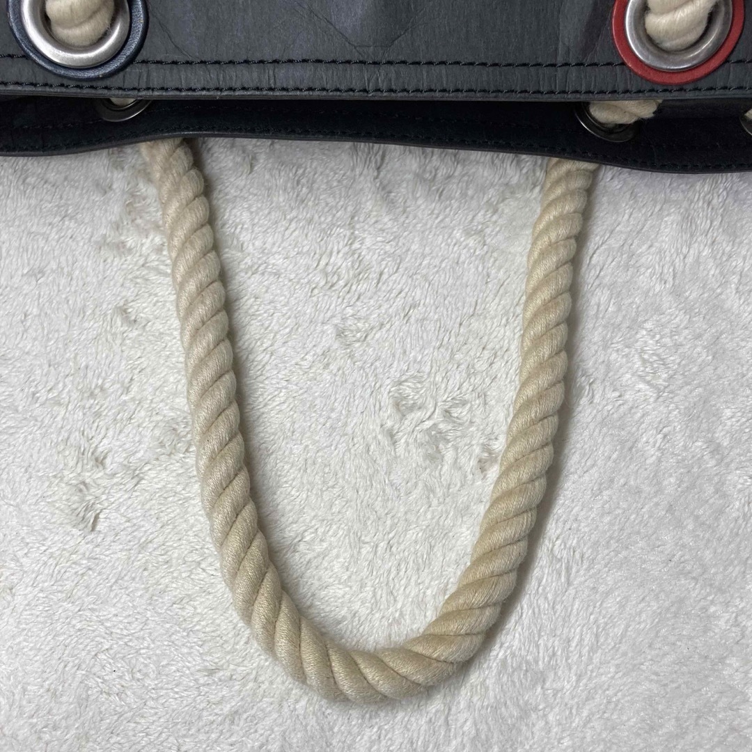 DIESEL(ディーゼル)の紙素材で作られたトートバッグスタイリッシュなデザインDIESEL  メンズのバッグ(トートバッグ)の商品写真