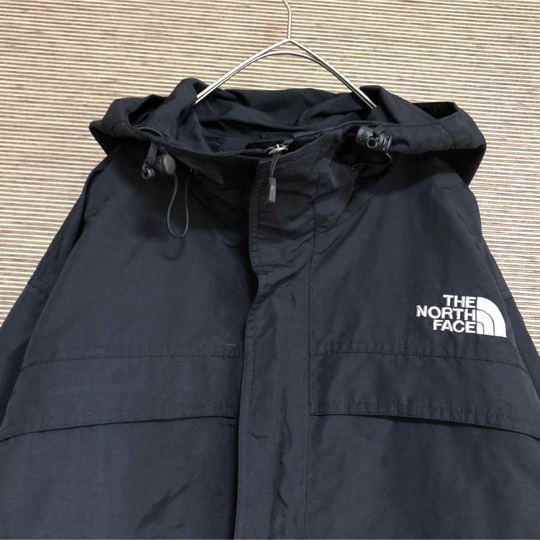 THE NORTH FACE(ザノースフェイス)のノースフェイス】マウンテンパーカー訳あり　黒ブラック　刺繍ワンポイントメンズ1K メンズのジャケット/アウター(マウンテンパーカー)の商品写真