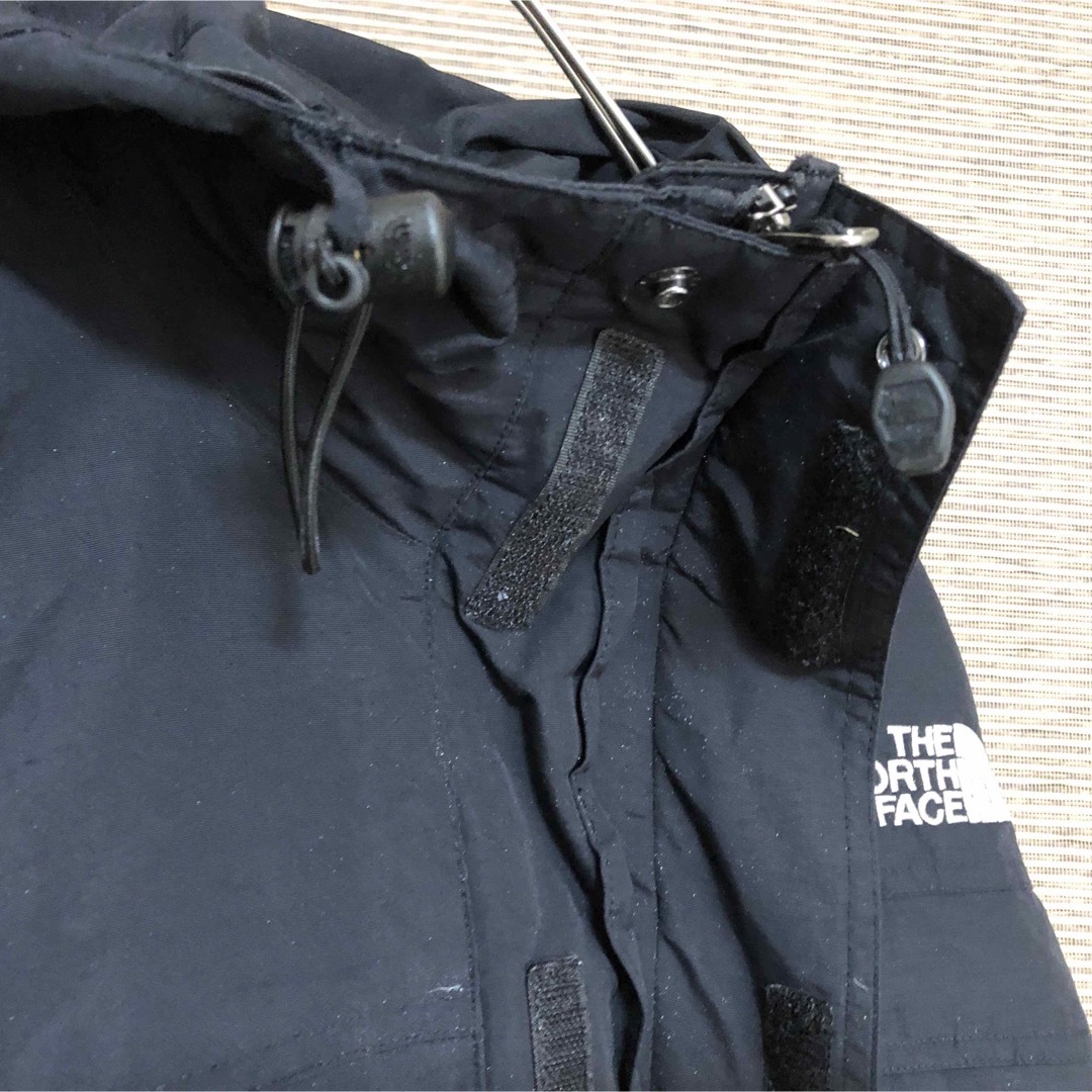 THE NORTH FACE(ザノースフェイス)のノースフェイス】マウンテンパーカー訳あり　黒ブラック　刺繍ワンポイントメンズ1K メンズのジャケット/アウター(マウンテンパーカー)の商品写真