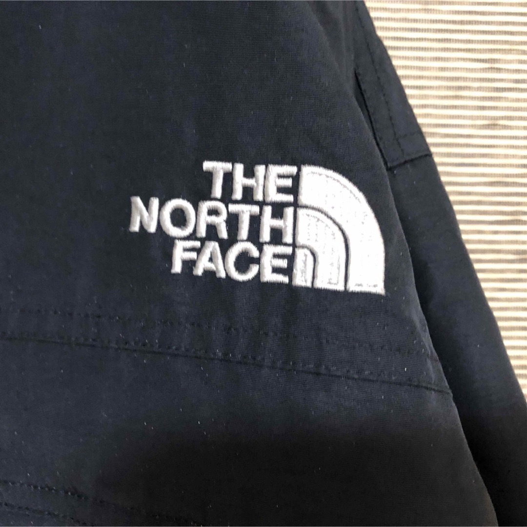 THE NORTH FACE(ザノースフェイス)のノースフェイス】マウンテンパーカー訳あり　黒ブラック　刺繍ワンポイントメンズ1K メンズのジャケット/アウター(マウンテンパーカー)の商品写真