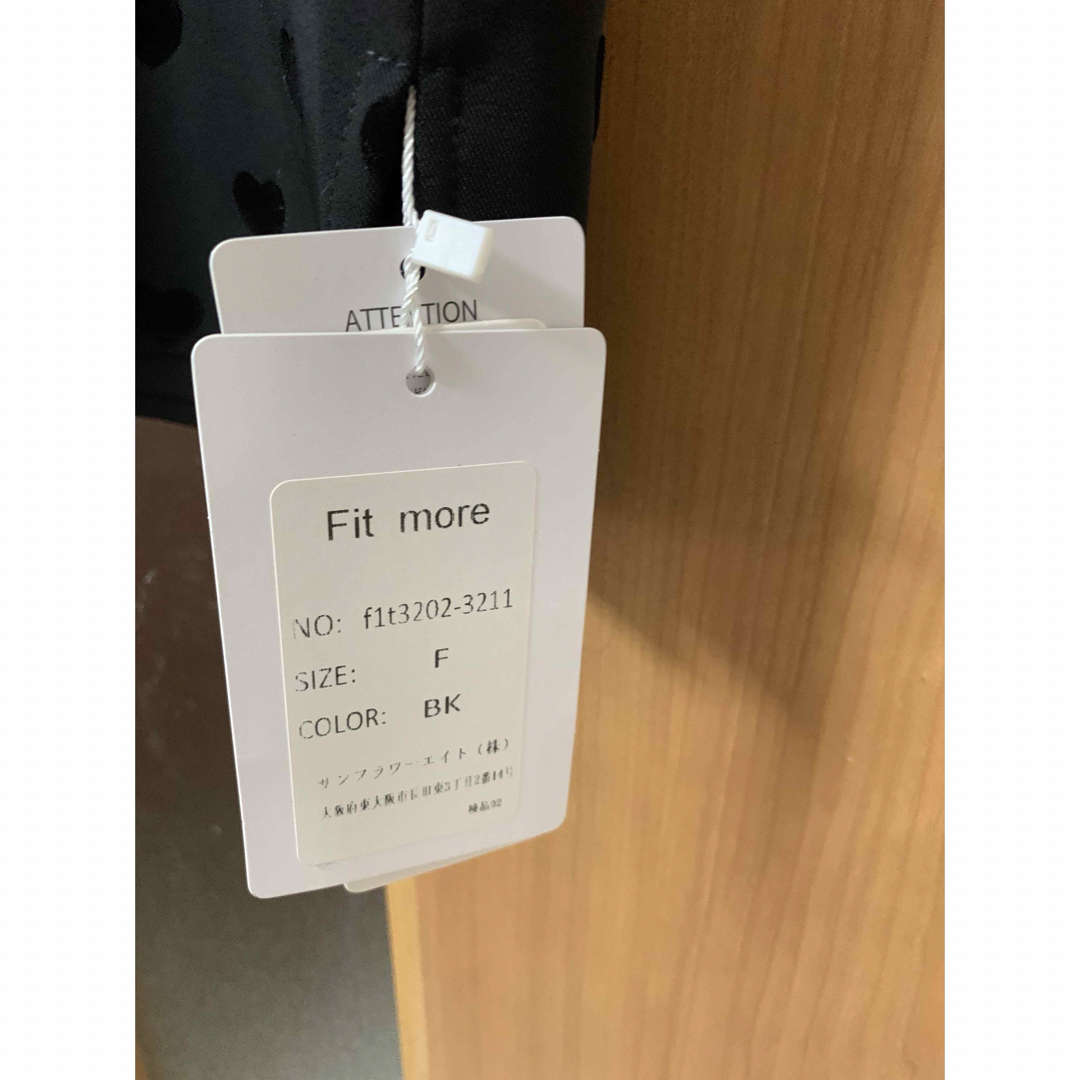 ZARA(ザラ)のフィットモア　Fitmore　フロッキーハートショルダーフリルブラウス　新品 レディースのトップス(シャツ/ブラウス(半袖/袖なし))の商品写真