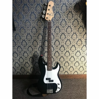Fender - 日本製 Fender P-Bass（ブラック＆ホワイト）