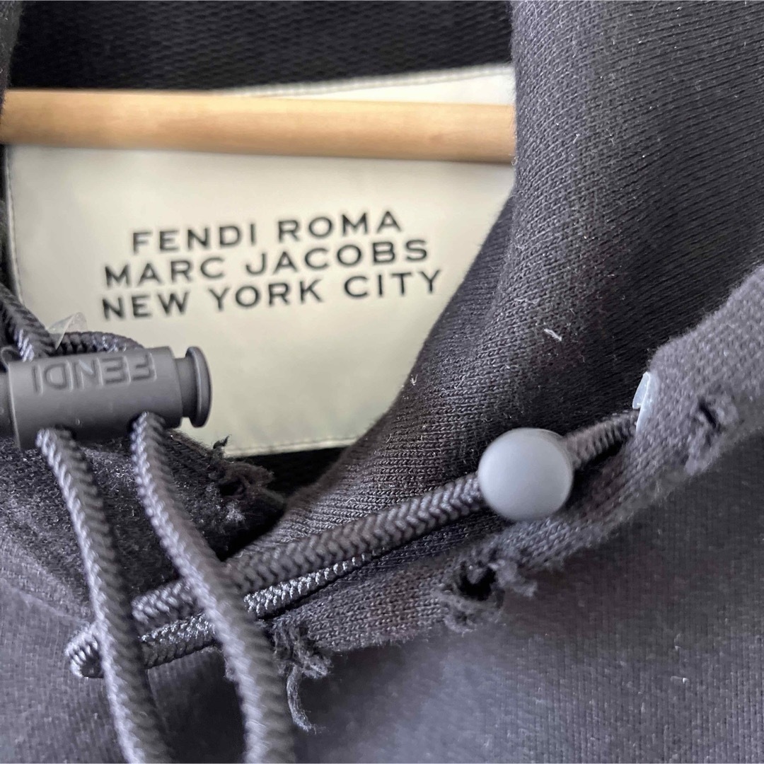 FENDI(フェンディ)のFENDI by MARC JACOBS ジャージーパーカー  ユーズド加工 レディースのトップス(パーカー)の商品写真