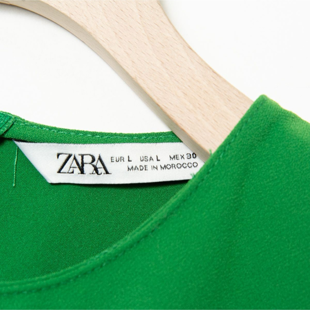 ZARA(ザラ)のZARA ギャザーディテールグリーンワンピース　 レディースのワンピース(ロングワンピース/マキシワンピース)の商品写真