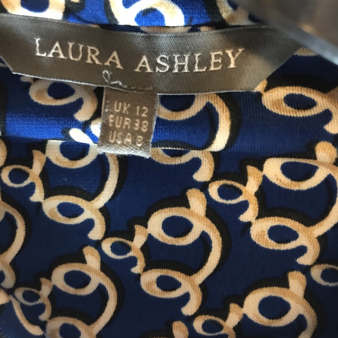 LAURA ASHLEY(ローラアシュレイ)のローラアシュレイ　ワンピース レディースのワンピース(ひざ丈ワンピース)の商品写真