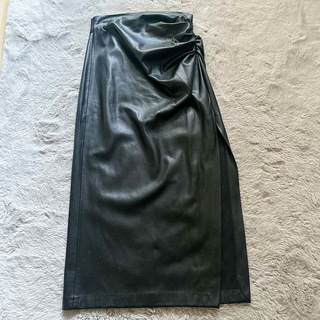 ザラ(ZARA)のZARA フェイクレザースカート　ブラック(ロングスカート)