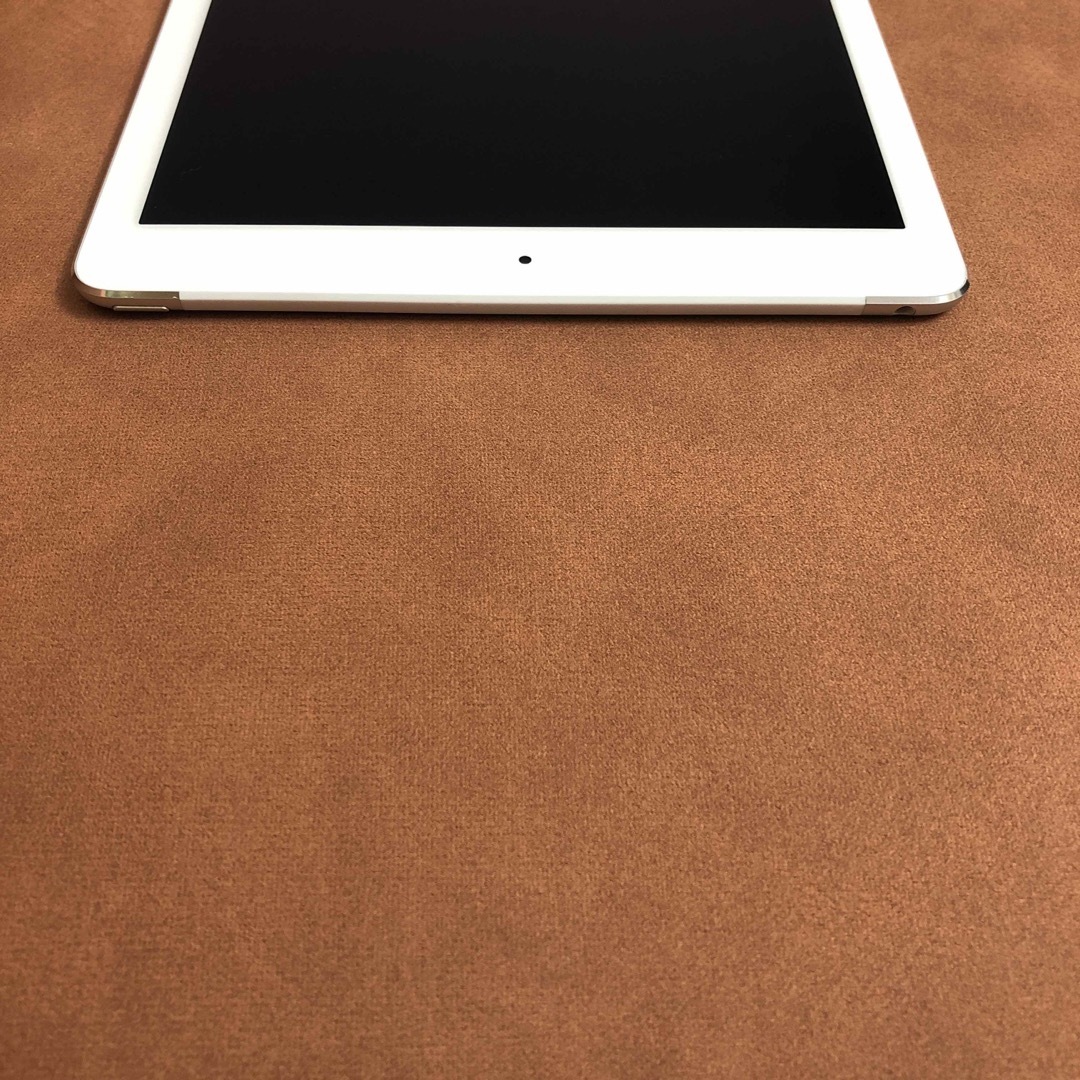 iPad(アイパッド)の電池最良好 比較的綺麗 iPad Air2 第2世代 16GB au スマホ/家電/カメラのPC/タブレット(タブレット)の商品写真
