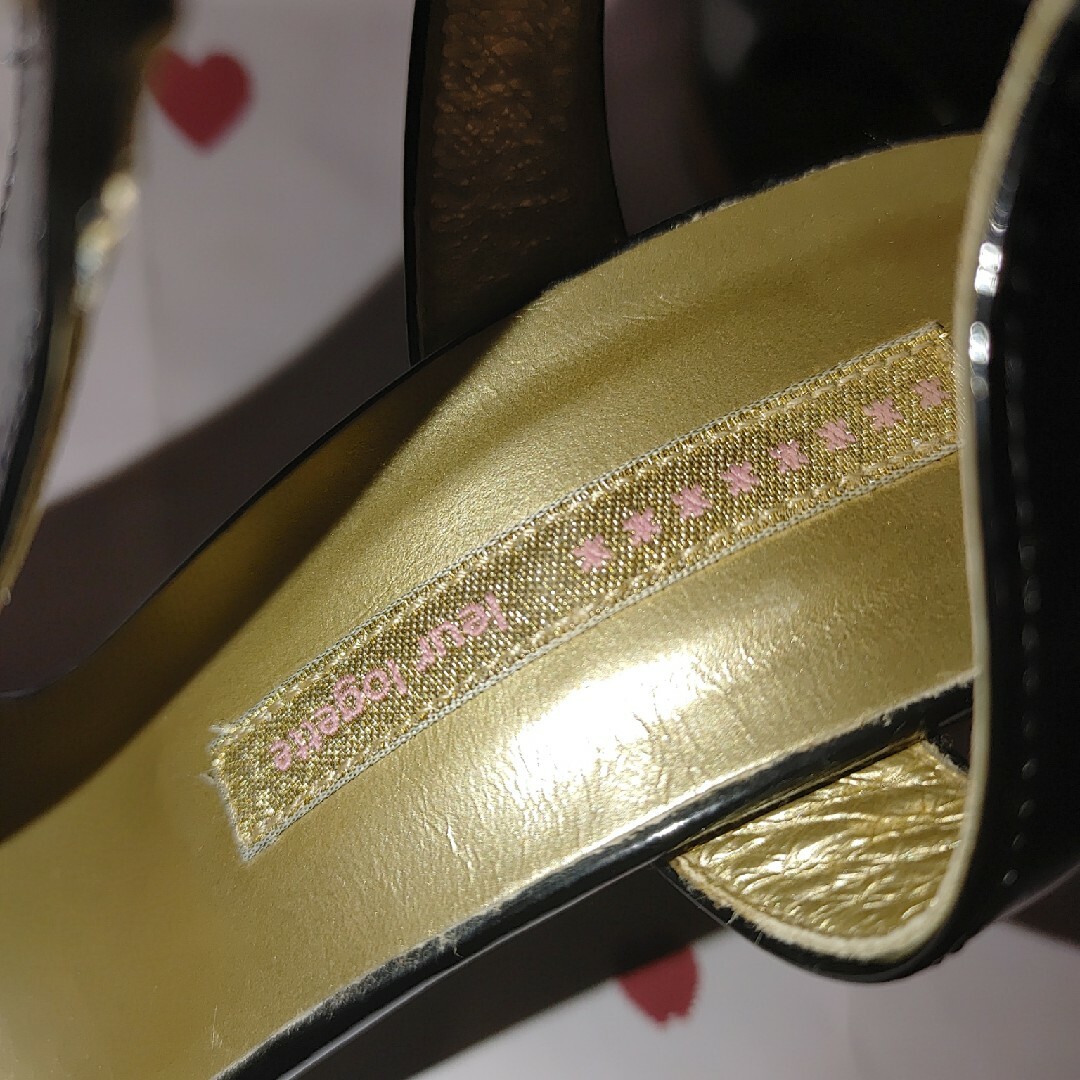 leur logette(ルールロジェット)のブラックエナメルサンダルゴールドおリボンアンクルストラップ レディースの靴/シューズ(サンダル)の商品写真
