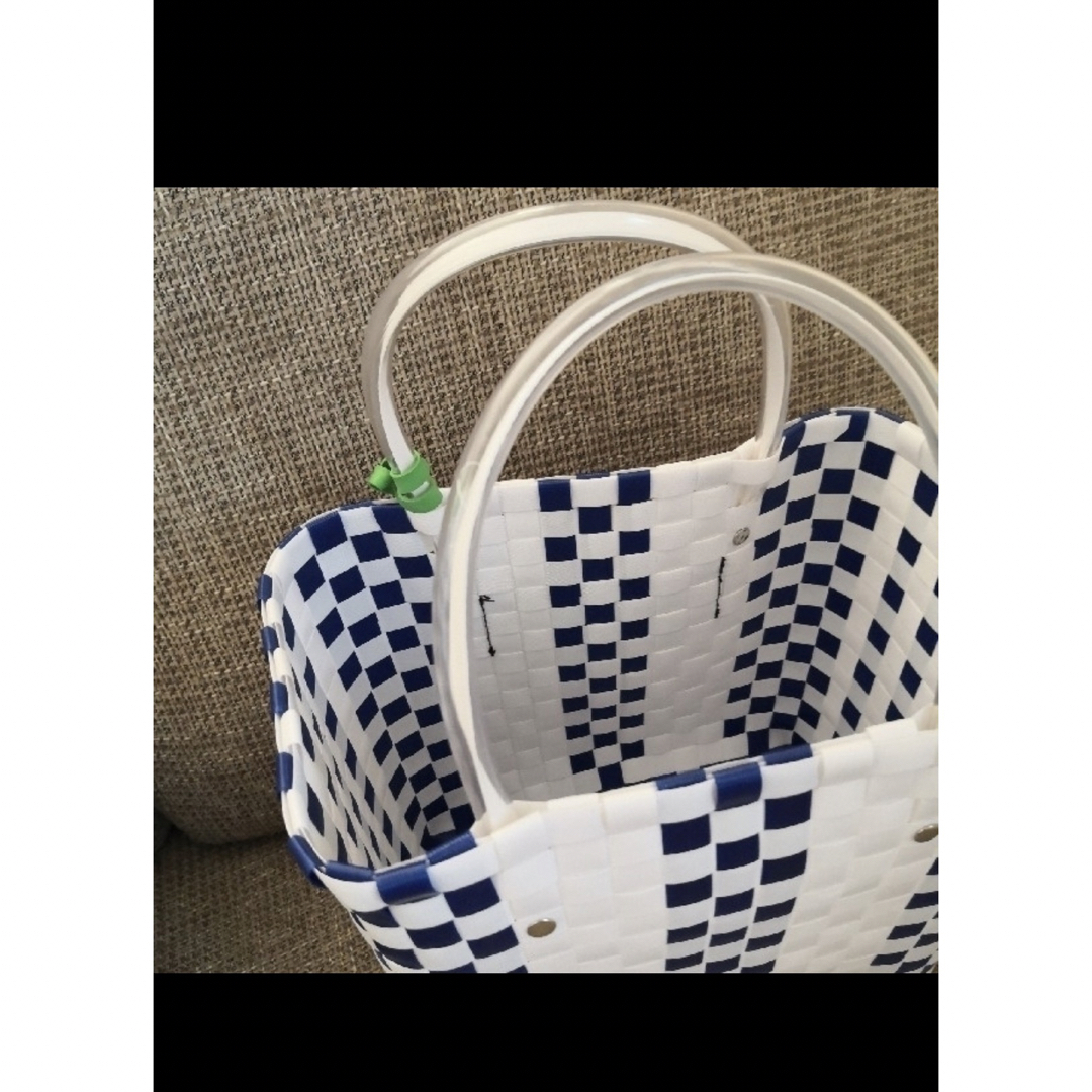 Marni(マルニ)のゴルドセール　即日発送 マルニ カゴバッグ ホワイト　ブルー レディースのバッグ(かごバッグ/ストローバッグ)の商品写真