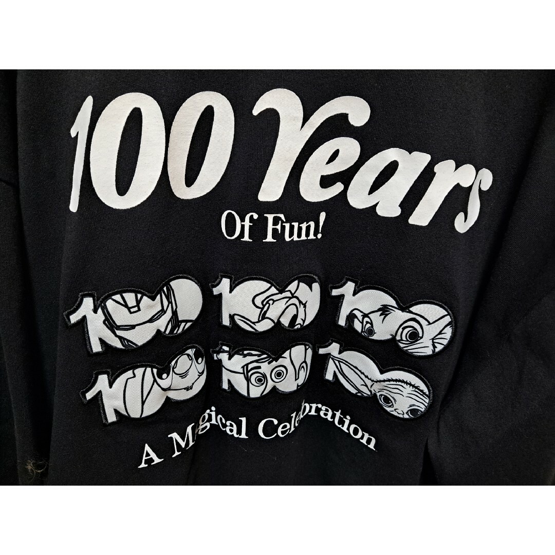 Disney(ディズニー)の【新品】ディズニー/Disney100周年キャラクターバックプリントTシャツLL メンズのトップス(Tシャツ/カットソー(七分/長袖))の商品写真