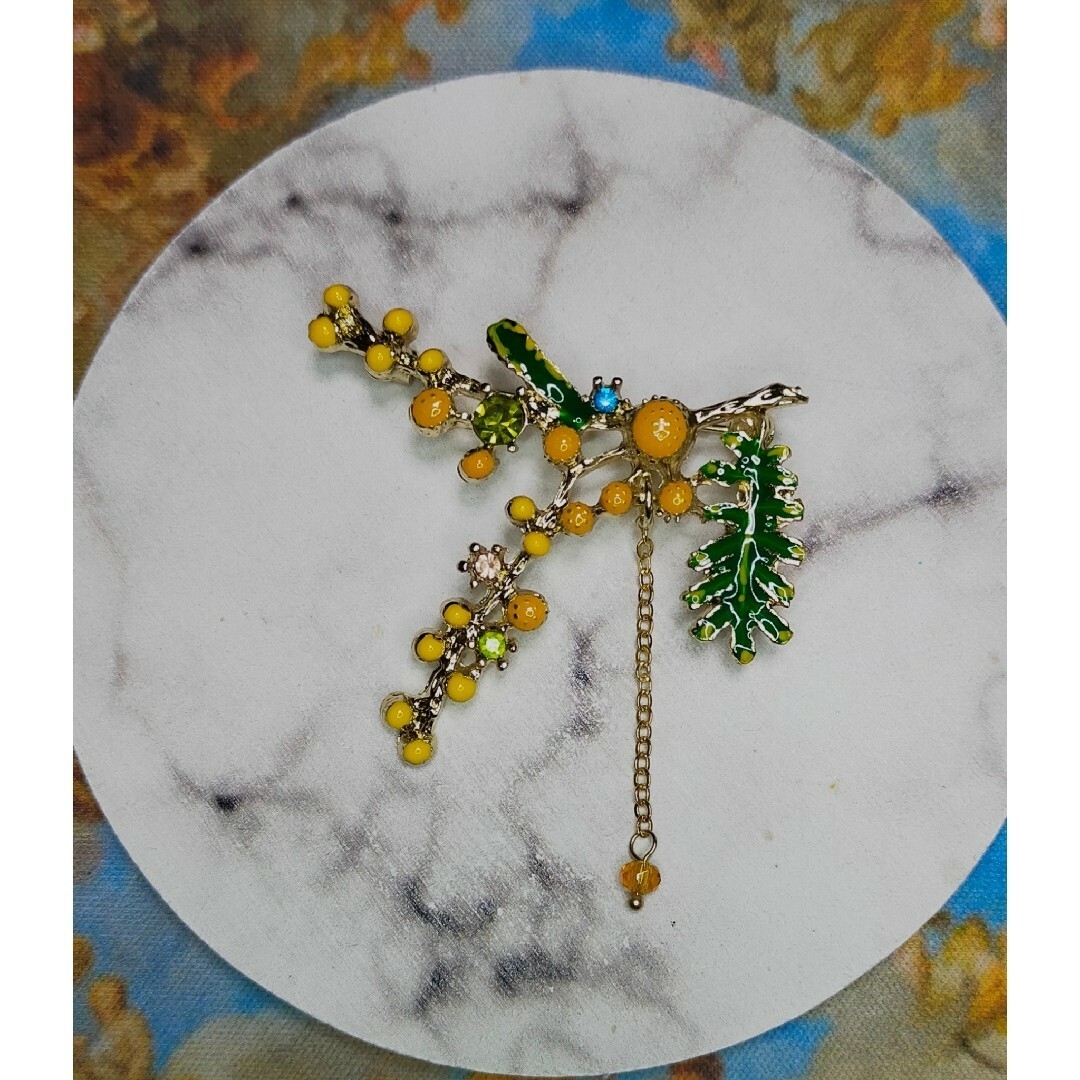 新品💛ミモザ💛ブローチ💛ビジュー💛お花フラワー💛 レディースのアクセサリー(ブローチ/コサージュ)の商品写真