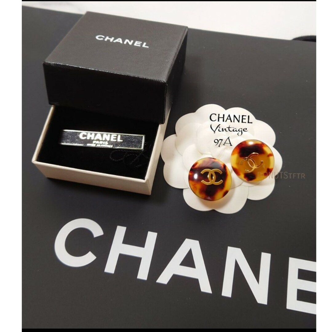 CHANEL(シャネル)の美品!*★1997❣ヴィンテージ希少★CHANEL★シャネルべっ甲柄イヤリング レディースのアクセサリー(イヤリング)の商品写真