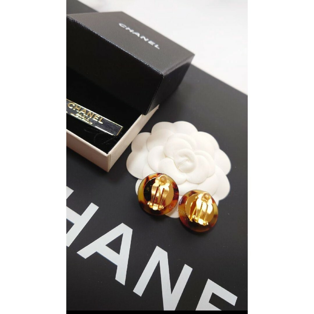 CHANEL(シャネル)の美品!*★1997❣ヴィンテージ希少★CHANEL★シャネルべっ甲柄イヤリング レディースのアクセサリー(イヤリング)の商品写真