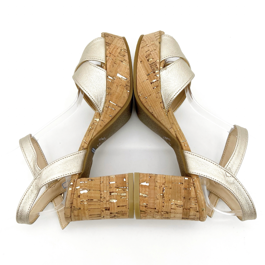POOL SIDE(プールサイド)の新品✨ プールサイド 22.5cm サンダル ゴールド コルクヒール ストラップ レディースの靴/シューズ(サンダル)の商品写真