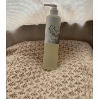 コスメキッチン(Cosme Kitchen)のObyF モイストシャンプー　250ml(シャンプー)