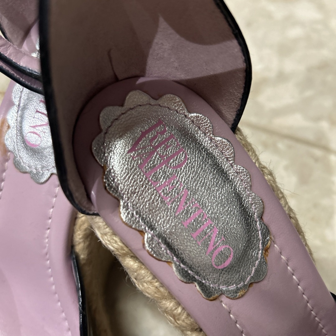 RED VALENTINO(レッドヴァレンティノ)のRED VALENTINO サンダル　ブラック　新品　売り切り❗️ レディースの靴/シューズ(サンダル)の商品写真