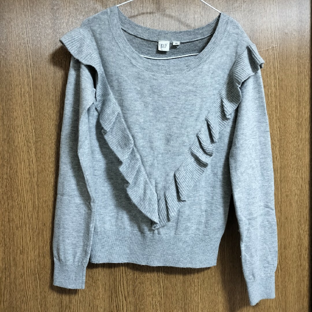 GAP(ギャップ)の長袖ニット セーター  GAP サイズXXS グレー フリル 春秋冬 美品 レディースのトップス(ニット/セーター)の商品写真