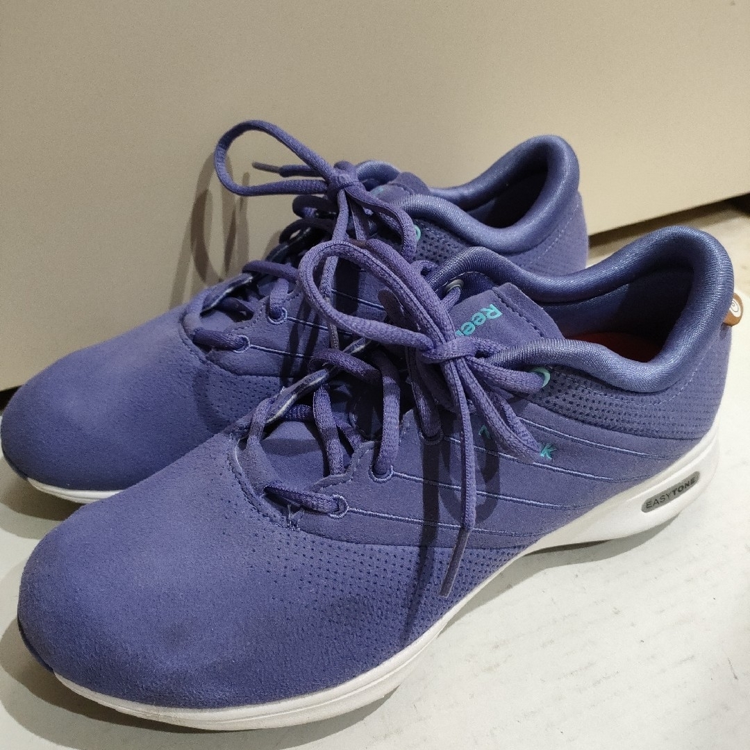 Reebok(リーボック)のリーボック　イージートーン　紫　パープル　スニーカー　靴 レディースの靴/シューズ(スニーカー)の商品写真