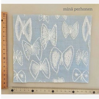 ミナペルホネン(mina perhonen)の516　ミナペルホネン　はぎれ　sky flower　light blue(生地/糸)