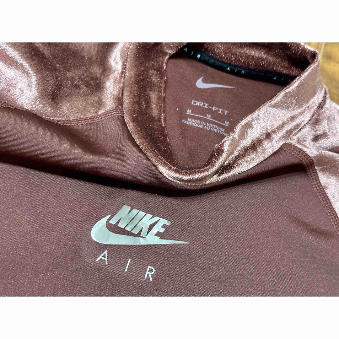 NIKE(ナイキ)のNIKE ナイキ　レディース　M ロンT 長袖　ベロア レディースのトップス(Tシャツ(長袖/七分))の商品写真