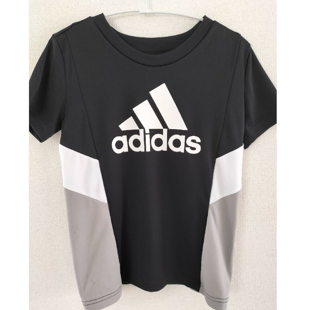 adidas(アディダス)のadidasTシャツ【130cm】 キッズ/ベビー/マタニティのキッズ服男の子用(90cm~)(Tシャツ/カットソー)の商品写真