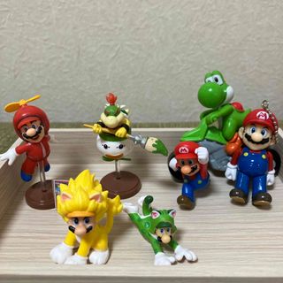 ニンテンドウ(任天堂)のスーパーマリオ　フィギュア　マスコット　キーホルダー　おもちゃ　マリオ　ヨッシー(キャラクターグッズ)