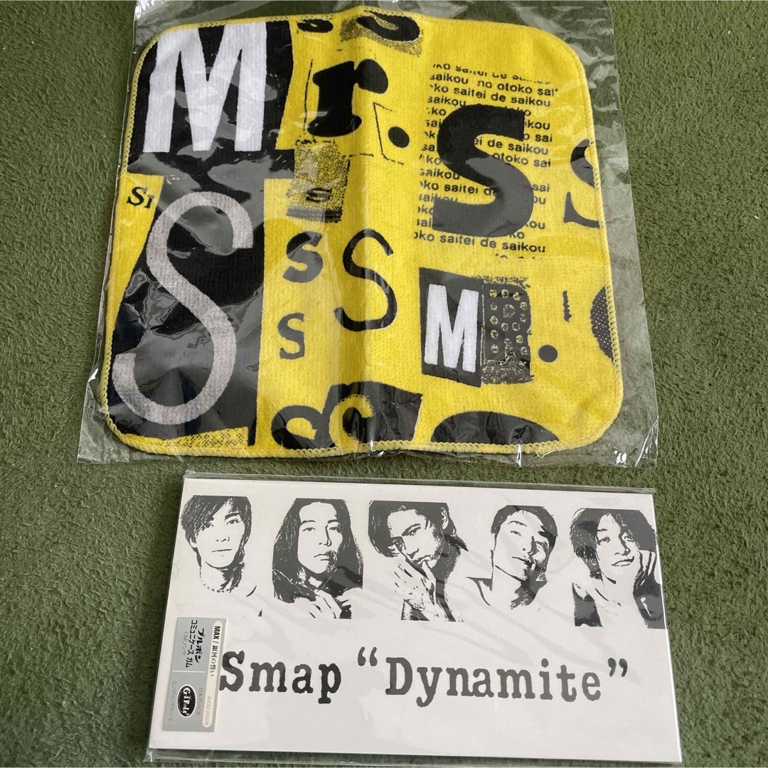 SMAP(スマップ)のSMAP CDシングルダイナマイト ツアーグッズ ハンドタオル　セット エンタメ/ホビーのCD(ポップス/ロック(邦楽))の商品写真