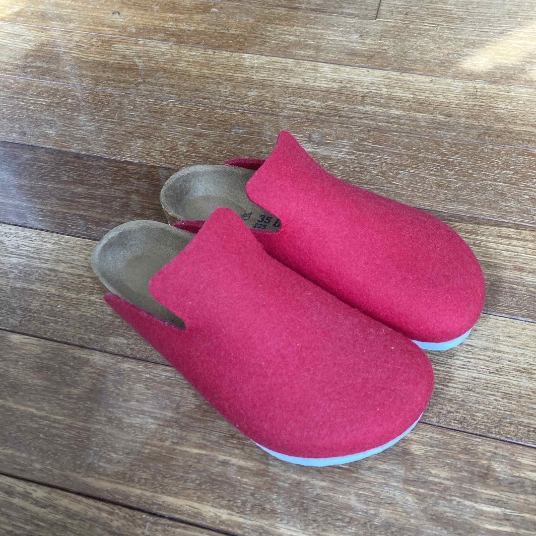 BIRKENSTOCK(ビルケンシュトック)のビルケンシュトック 赤 サイズ35 レディースの靴/シューズ(サンダル)の商品写真