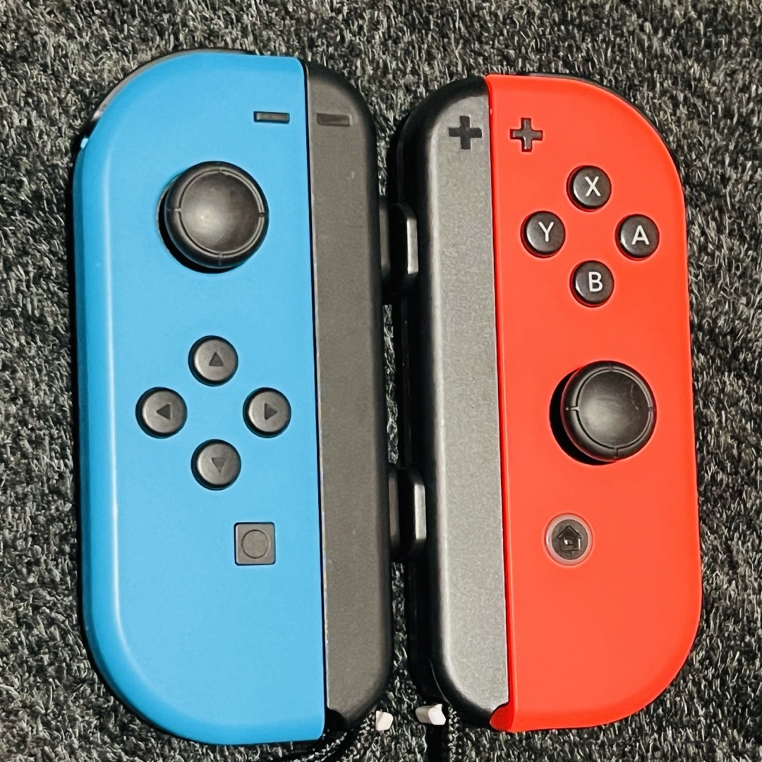 Nintendo Switch(ニンテンドースイッチ)のNintendo JOY-CON (L)/(R) ネオンブルー/ネオンレッド エンタメ/ホビーのゲームソフト/ゲーム機本体(その他)の商品写真