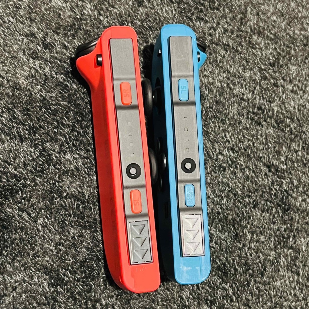 Nintendo Switch(ニンテンドースイッチ)のNintendo JOY-CON (L)/(R) ネオンブルー/ネオンレッド エンタメ/ホビーのゲームソフト/ゲーム機本体(その他)の商品写真