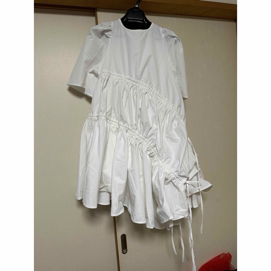 GHOSPELL(ゴスペル)のGHOSPELL Mallory Ruched Mini Dress レディースのワンピース(ミニワンピース)の商品写真