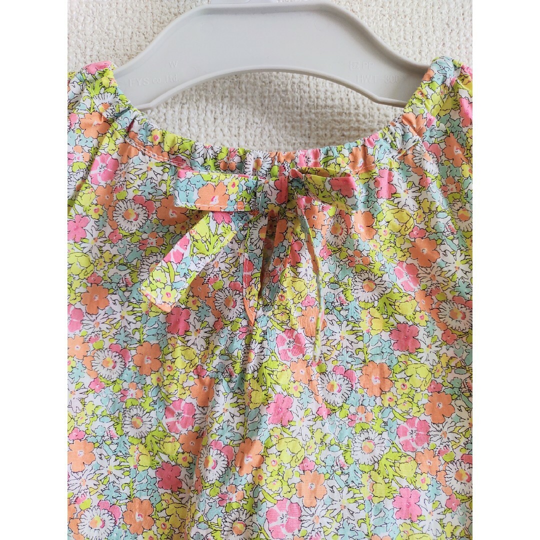 SHIPS KIDS(シップスキッズ)のSHIPS　トップス　90サイズ　花柄 キッズ/ベビー/マタニティのキッズ服女の子用(90cm~)(Tシャツ/カットソー)の商品写真