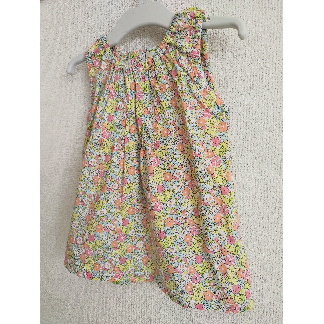 SHIPS KIDS(シップスキッズ)のSHIPS　トップス　90サイズ　花柄 キッズ/ベビー/マタニティのキッズ服女の子用(90cm~)(Tシャツ/カットソー)の商品写真