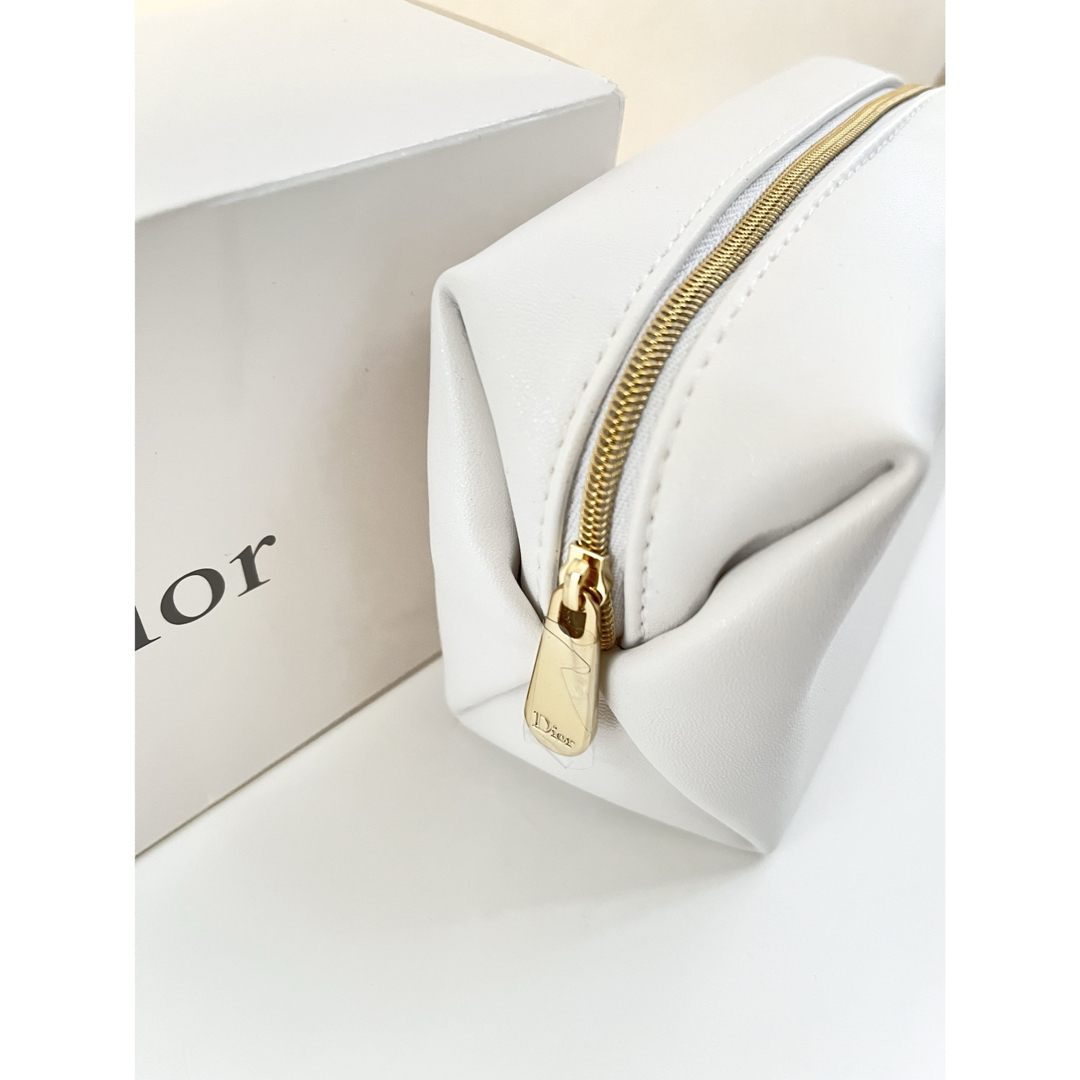 Dior(ディオール)のDior ディオール　ポーチ ホワイト　ノベルティ　新品 レディースのファッション小物(ポーチ)の商品写真