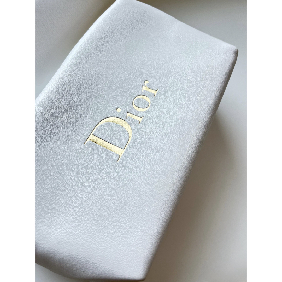 Dior(ディオール)のDior ディオール　ポーチ ホワイト　ノベルティ　新品 レディースのファッション小物(ポーチ)の商品写真