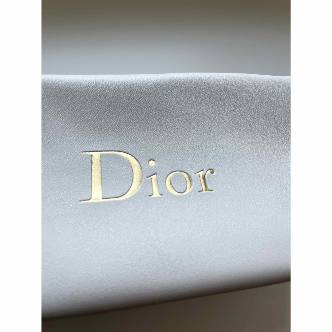 Dior(ディオール)のDior ディオール　ポーチ ホワイト　ノベルティ　新品 レディースのファッション小物(ポーチ)の商品写真