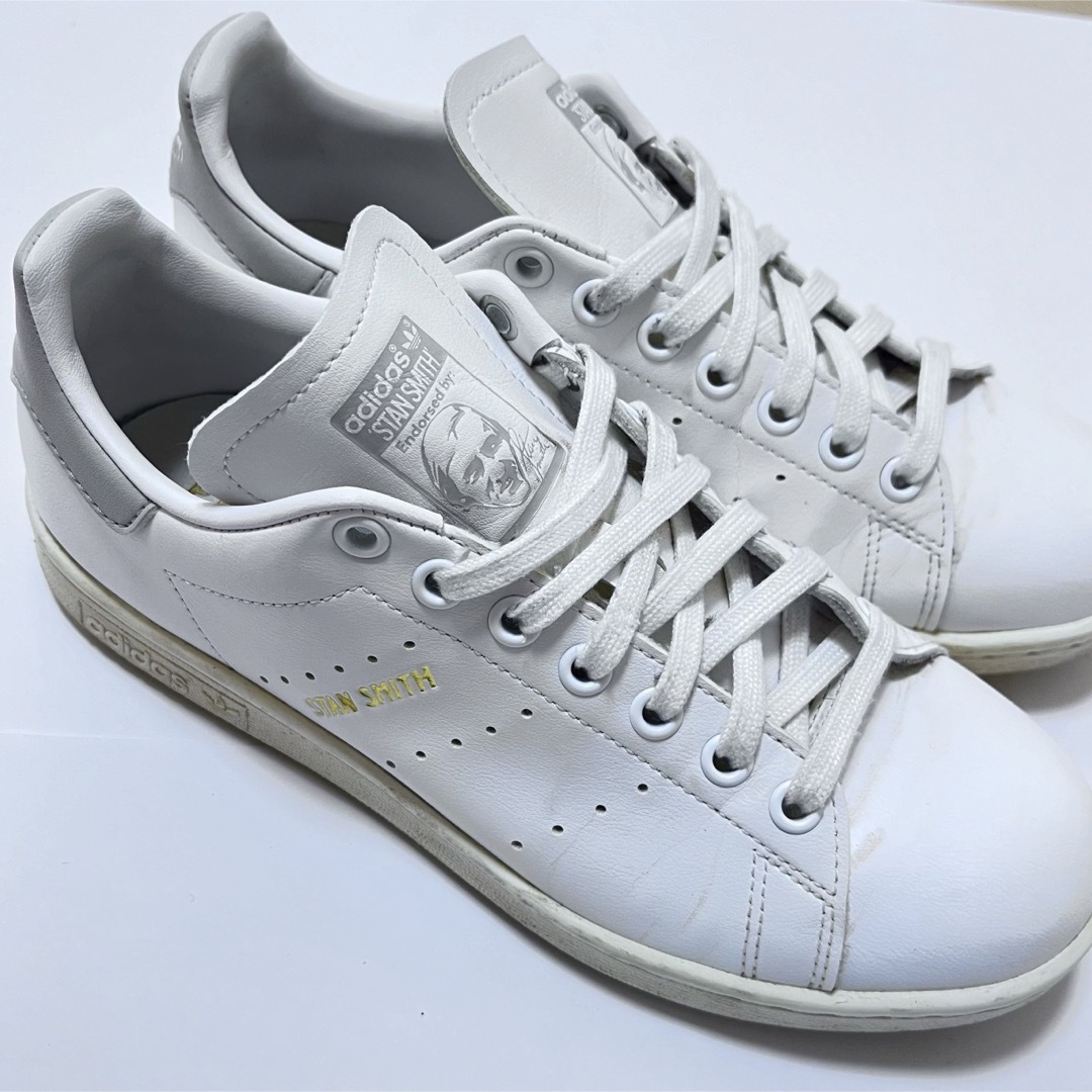 STANSMITH（adidas）(スタンスミス)のスタンスミス【adidas】グレー / 24cm/プライムグリーン レディースの靴/シューズ(スニーカー)の商品写真