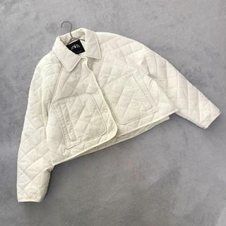 ザラ(ZARA)の【ZARA】ザラ(S)キルティングジャケット　ホワイト　上着　羽織り　キルト(その他)