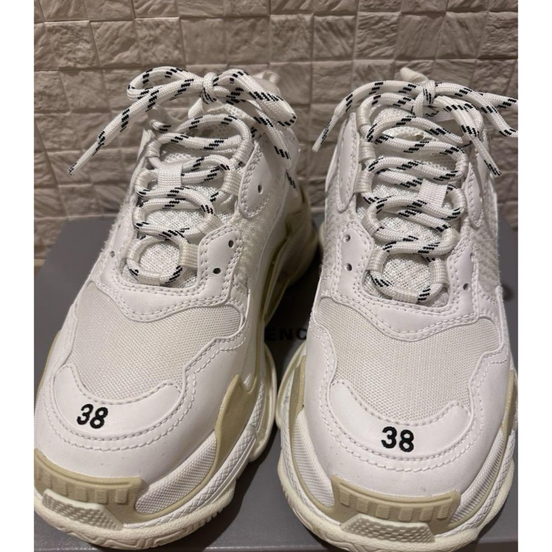 Balenciaga(バレンシアガ)のバレンシアガ　Triple S スニーカー　　ホワイト 38 美品 レディースの靴/シューズ(スニーカー)の商品写真