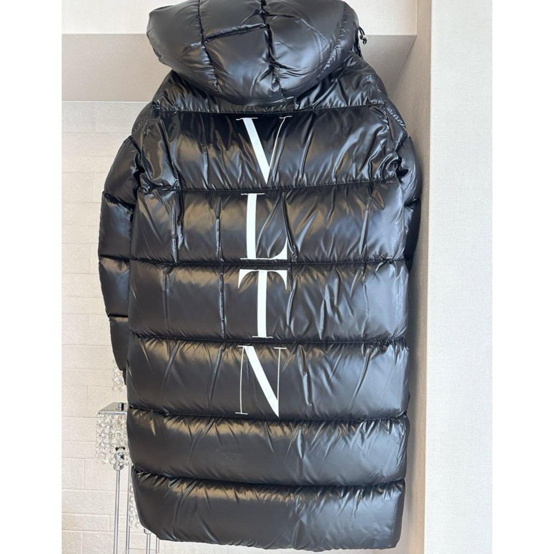 MONCLER(モンクレール)のモンクレール×ヴァレンティノ  ロングダウン　美品 レディースのジャケット/アウター(ダウンコート)の商品写真