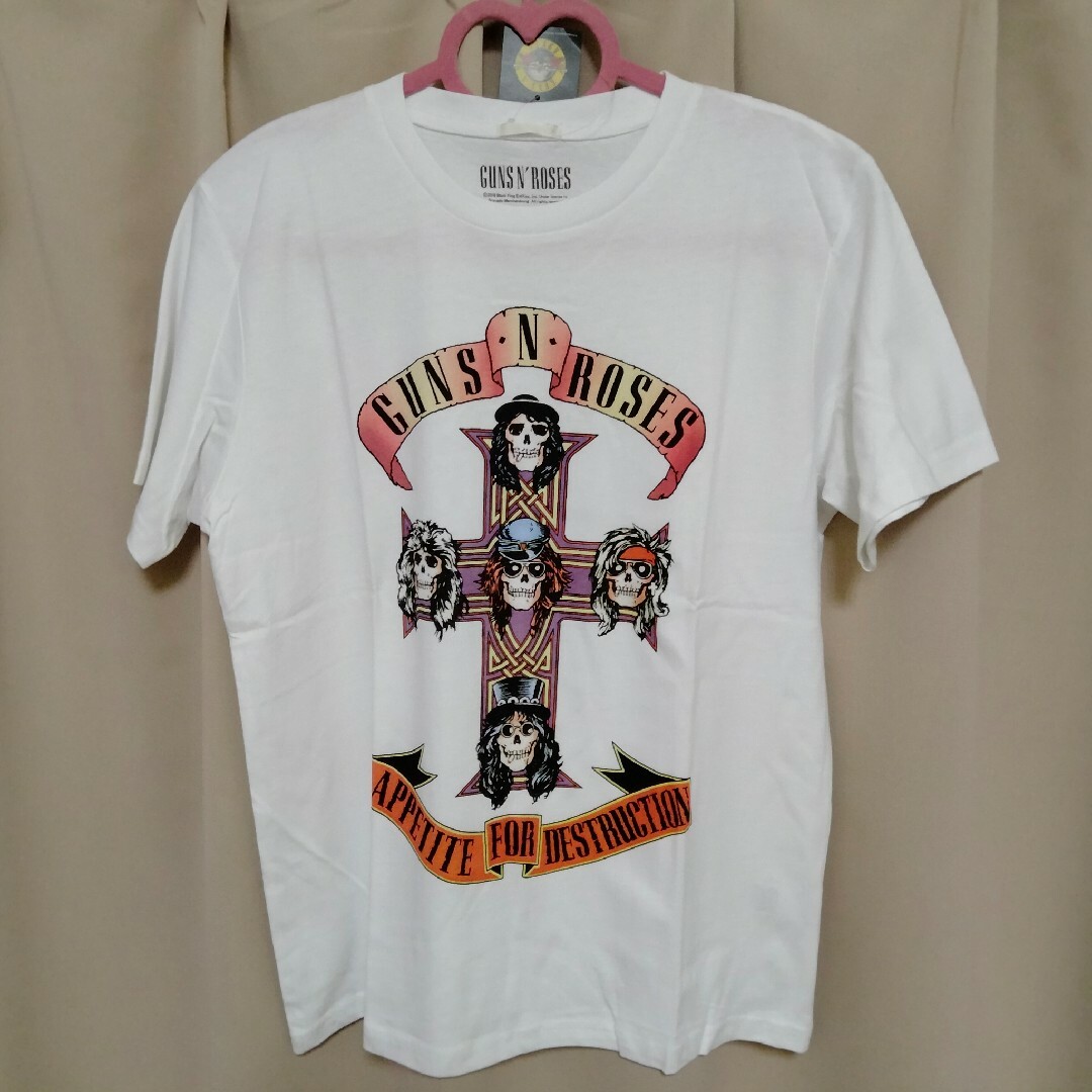 GU(ジーユー)のGUNS N' ROSES Tシャツ[未着用] エンタメ/ホビーのタレントグッズ(ミュージシャン)の商品写真