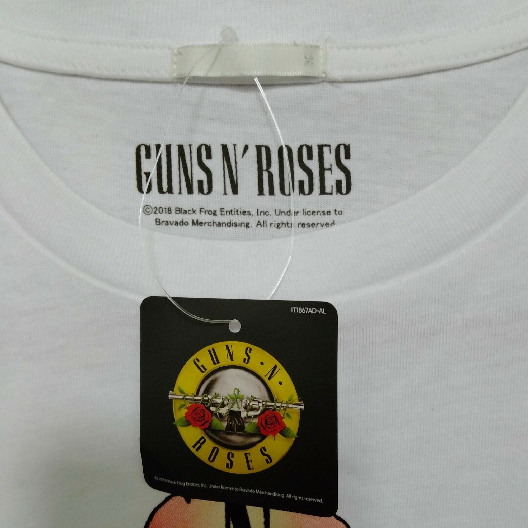 GU(ジーユー)のGUNS N' ROSES Tシャツ[未着用] エンタメ/ホビーのタレントグッズ(ミュージシャン)の商品写真
