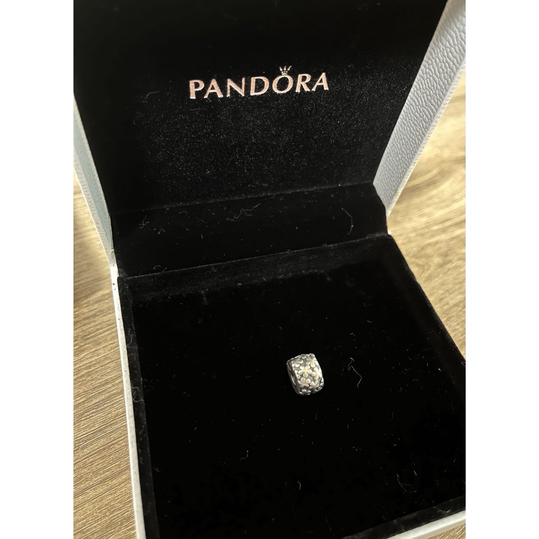 PANDORA(パンドラ)のパンドラ　クリップ　花 レディースのアクセサリー(チャーム)の商品写真