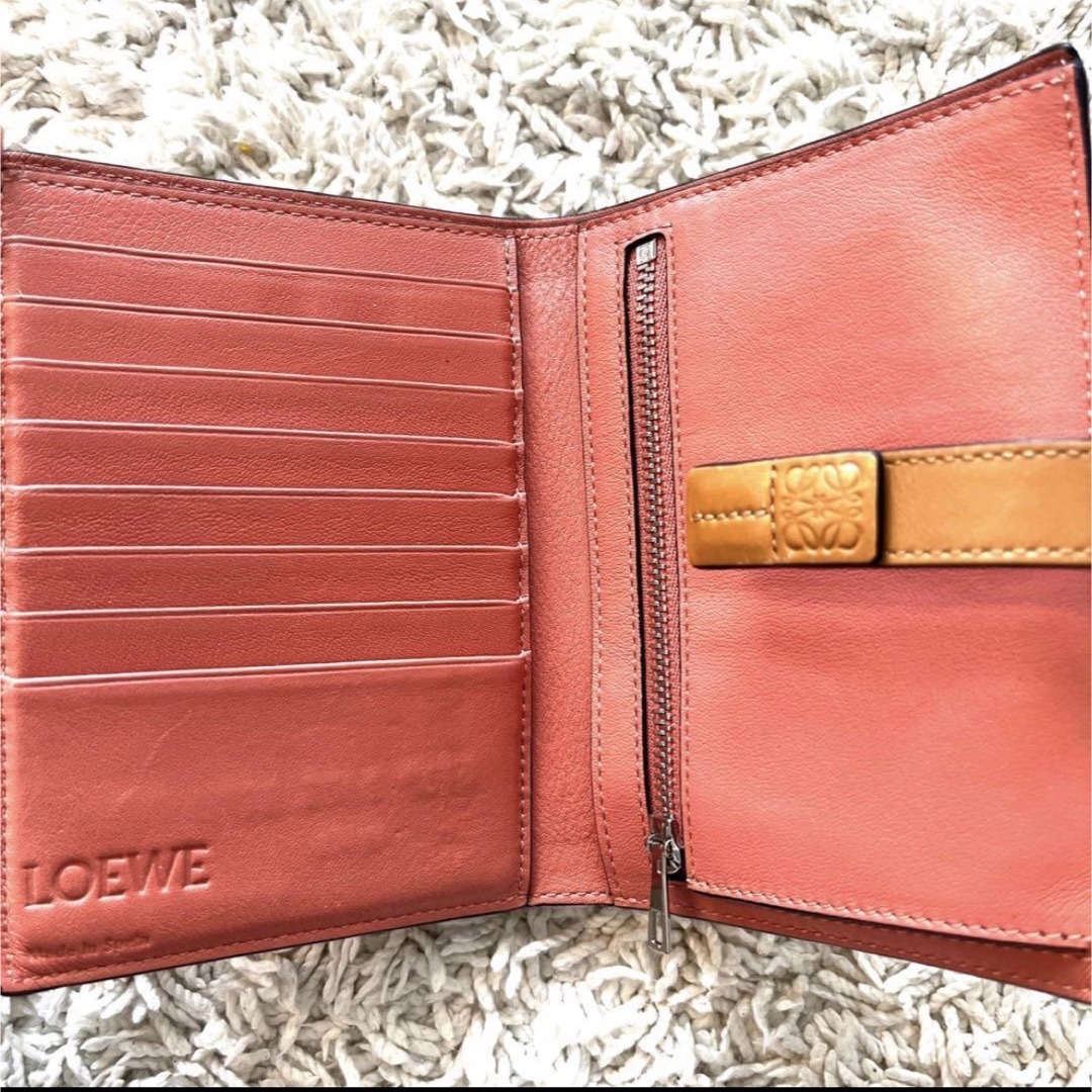 LOEWE(ロエベ)のSALE★ロエベ★二つ折り財布 バーティカル アイボリー ライトオーツハニー レディースのファッション小物(財布)の商品写真