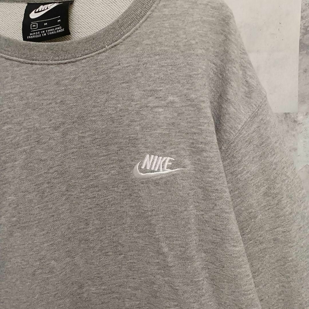 NIKE(ナイキ)のNIKE ナイキ メンズトレーナー スウッシュ グレー M スウェット スポーツ メンズのトップス(スウェット)の商品写真