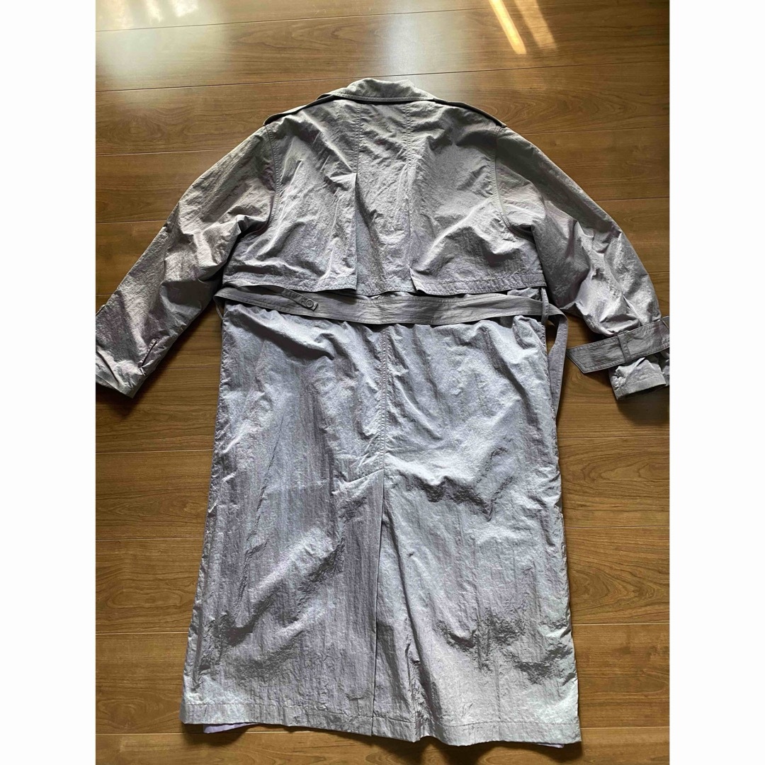 perverse メタリックトレンチコート ピンクシルバー レディースのジャケット/アウター(トレンチコート)の商品写真