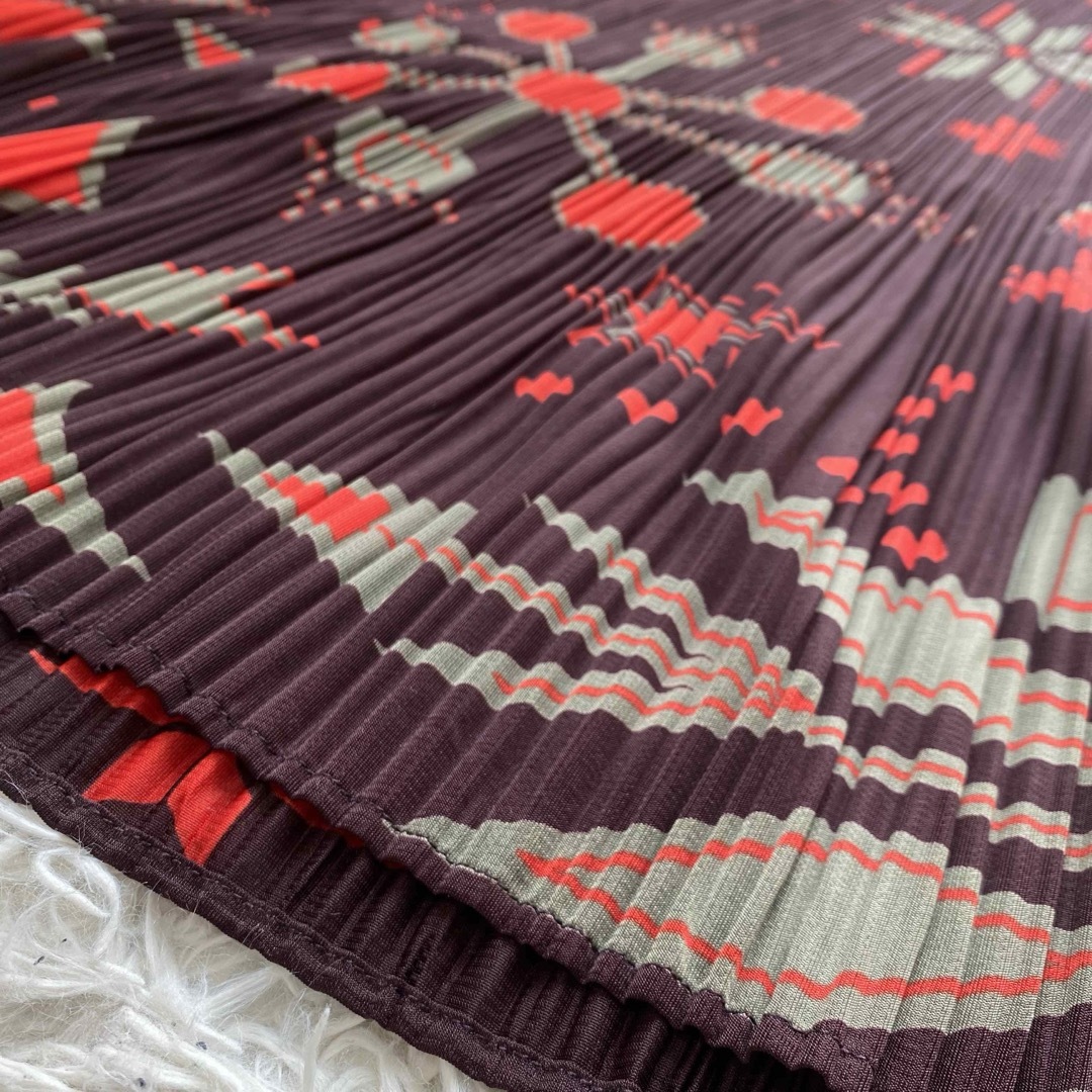 PLEATS PLEASE ISSEY MIYAKE(プリーツプリーズイッセイミヤケ)の極美品✨プリーツプリーズ ロングスカート 春服 プリーツスカート 総柄 レディースのスカート(ロングスカート)の商品写真