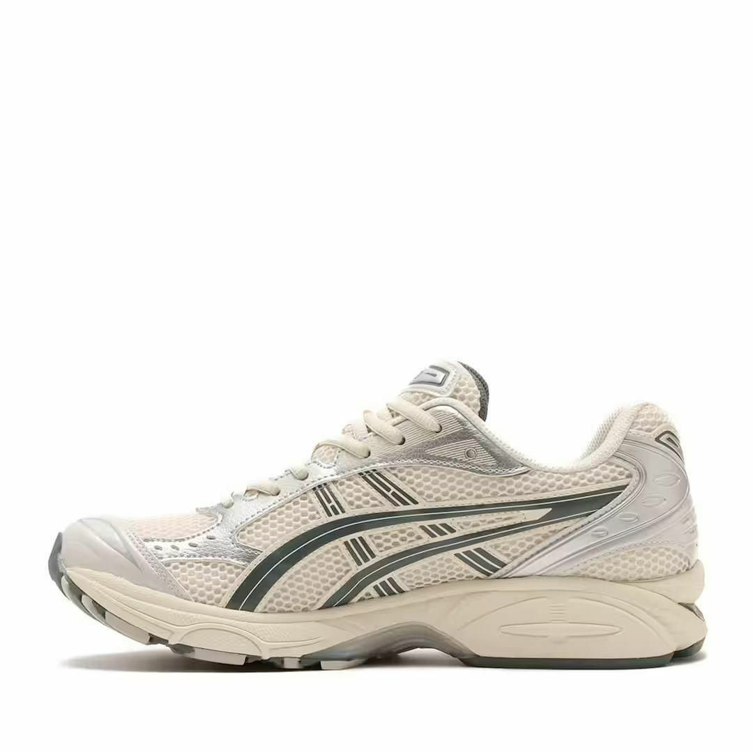 asics(アシックス)のゲルカヤノ 新品 gel kayano oyster cream 24 箱付き レディースの靴/シューズ(スニーカー)の商品写真