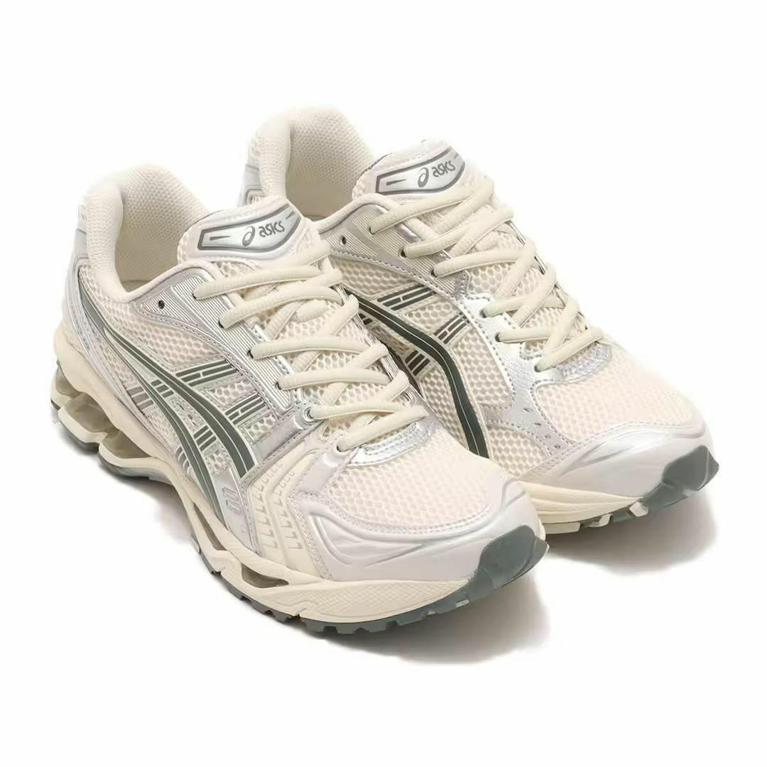 asics(アシックス)のゲルカヤノ 新品 gel kayano oyster cream 24 箱付き レディースの靴/シューズ(スニーカー)の商品写真